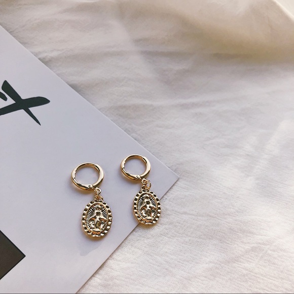 Retro Gold Virgin Mary Drop Earrings - Picture 5 of 6